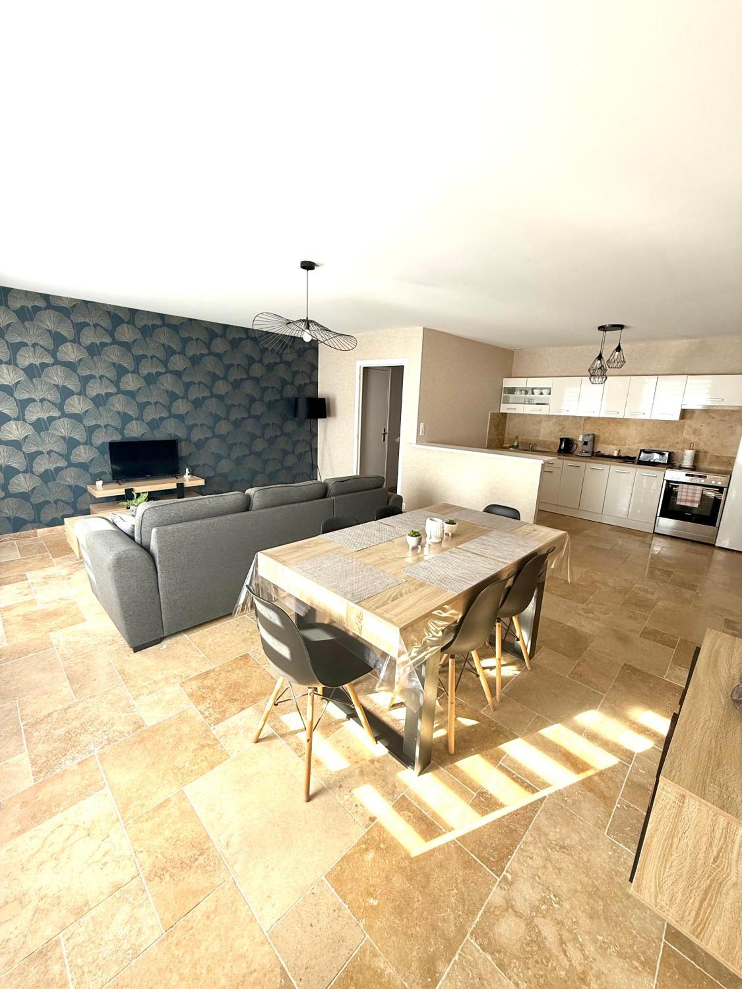 Le Petit Phuket Apartment Saint-Laurent-sur-Saone ภายนอก รูปภาพ