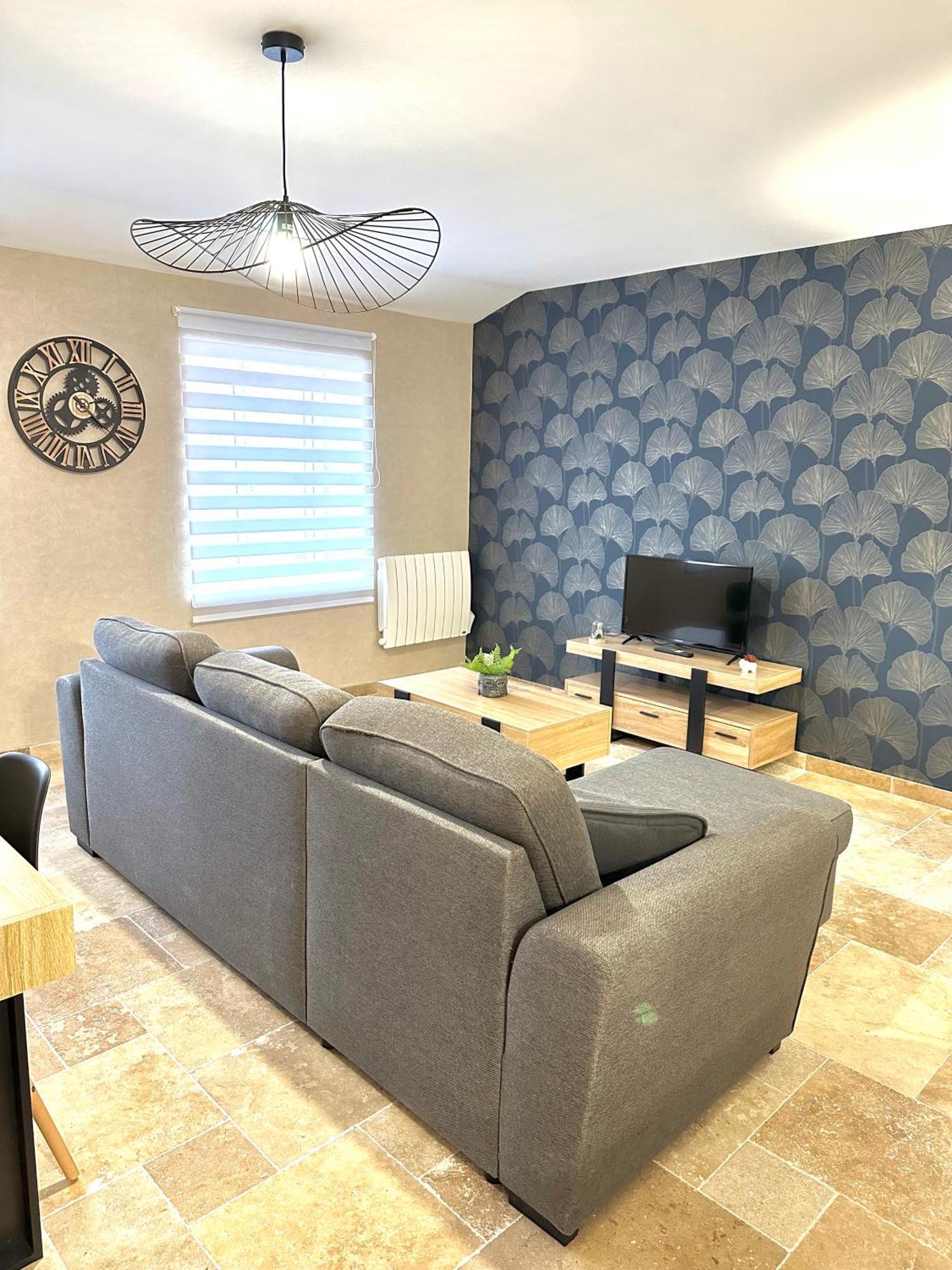 Le Petit Phuket Apartment Saint-Laurent-sur-Saone ภายนอก รูปภาพ