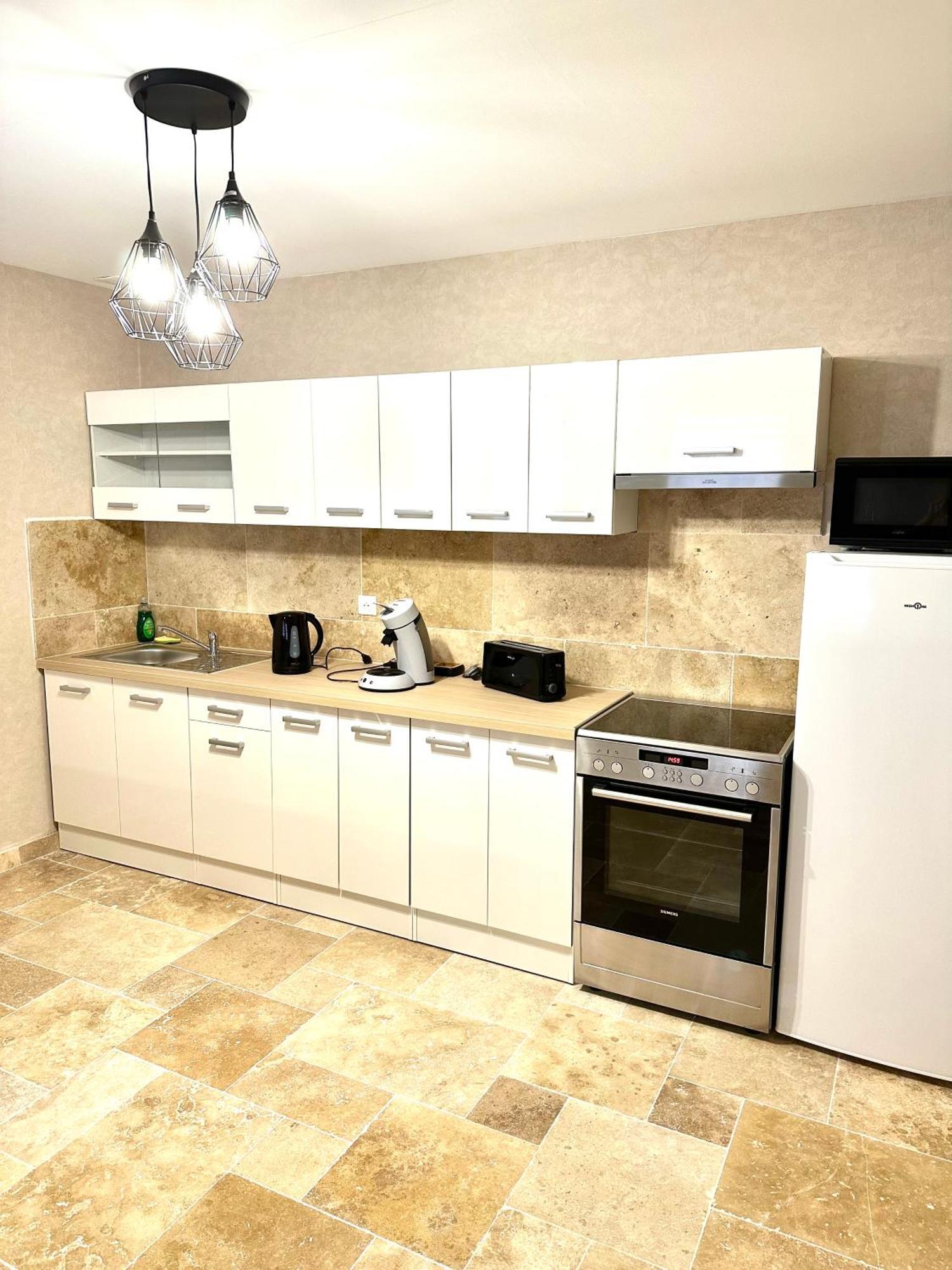 Le Petit Phuket Apartment Saint-Laurent-sur-Saone ภายนอก รูปภาพ